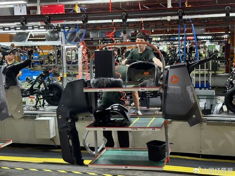 实探电动车新国标落地：企业加速“上新” “零公里二手车”溢价出售