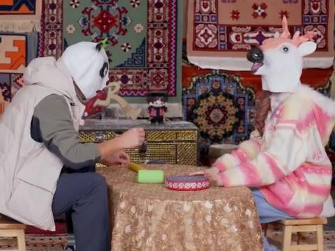 宋雨琦蒙眼石头剪刀布命中率高，锤子抡冒烟