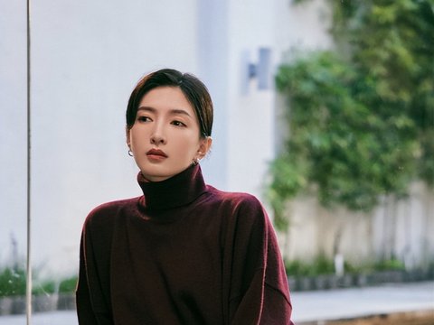 江疏影，被迫下桌