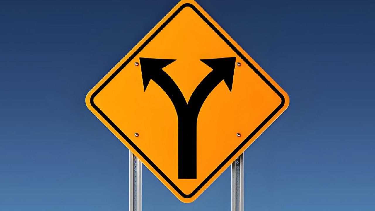 洗澡创新VS电池兜底，新能源下半场到底拼什么？| 电动势深度