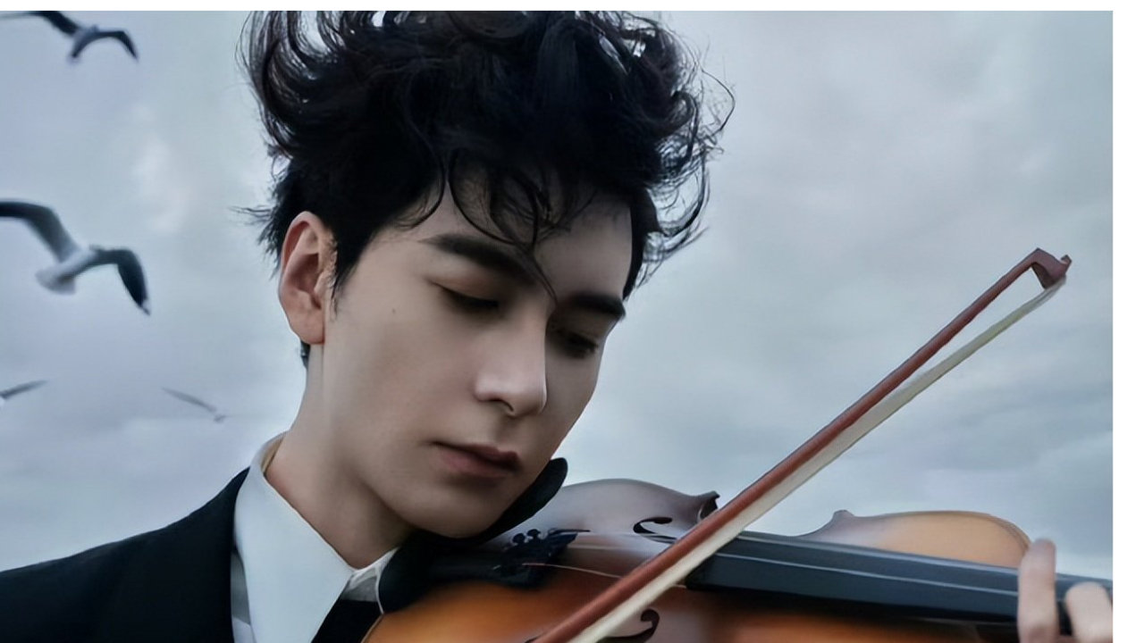 星光大赏星光暗淡：李昀锐接替肖战王一博等，赵露思白鹿取代85花