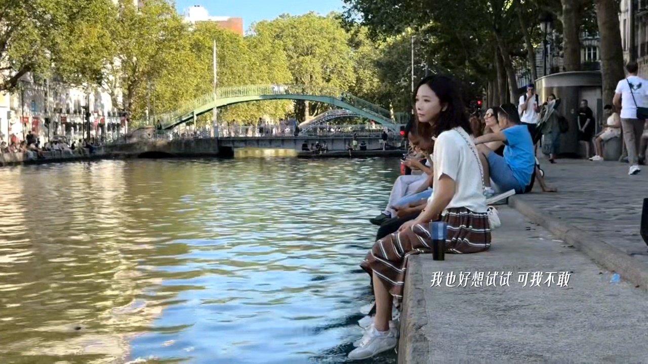 看到别人跳水，王珞丹内心os是我也想但不敢，支持大胆的跳一个