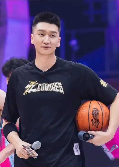 抵达北京，孙悦官宣，正式上任，亮相新岗位，秀出40岁第一次扣篮