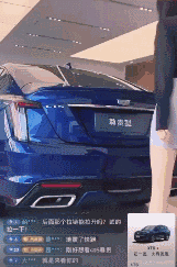 啊哈哈，这车的底盘自动升降功能可太厉害了，SUV和轿车之间切换自如…