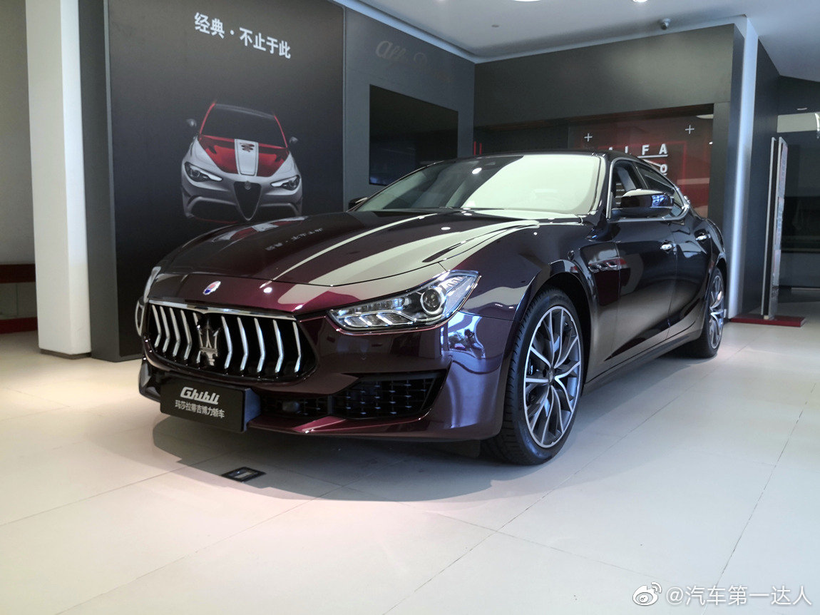 Ghibli 350Hp 标准版 ，颜色内饰：波尔多红/黑外 ，引擎参数：3