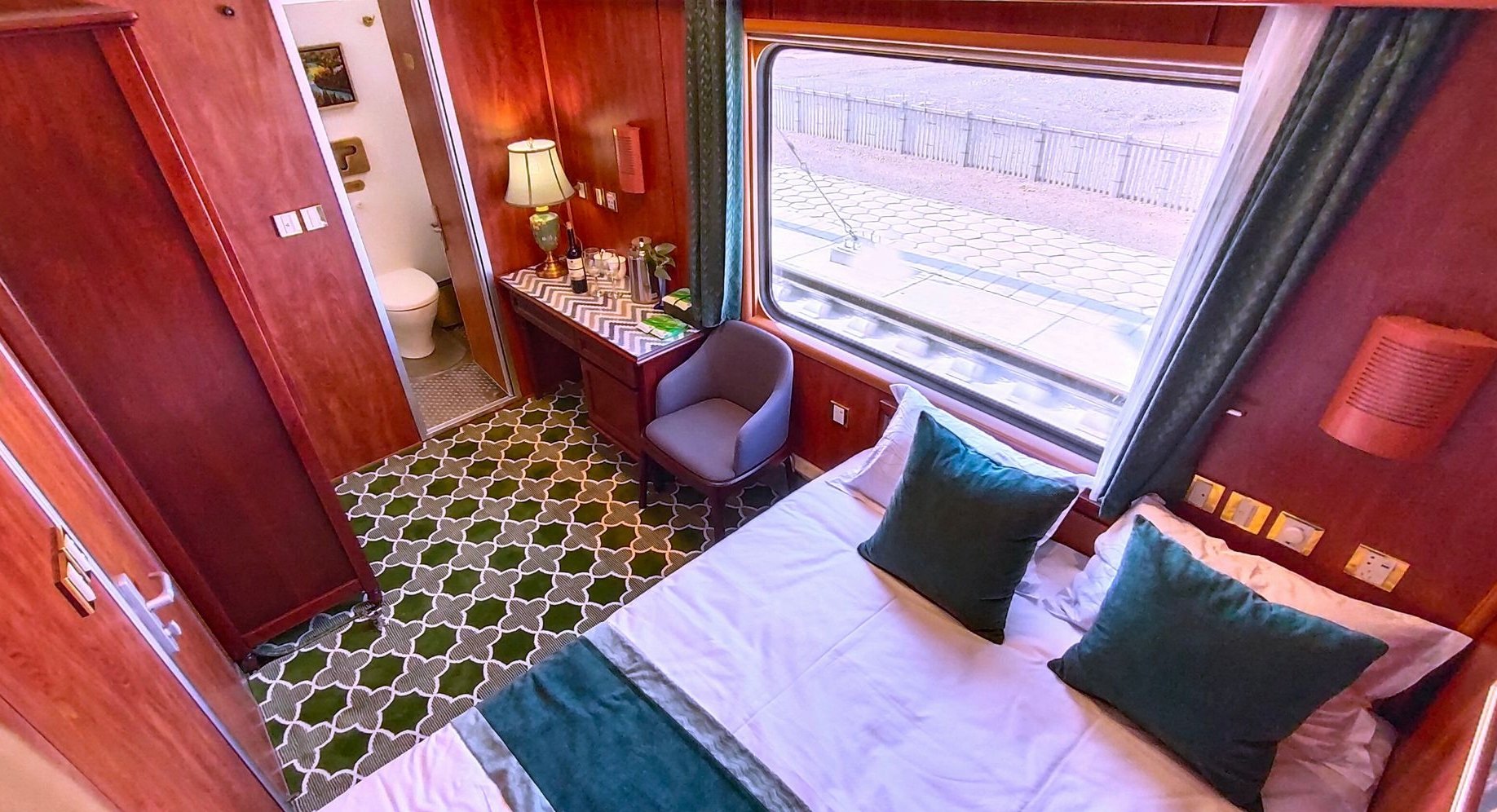 只接待外宾的豪华专列，如今向游客开放，票价3万堪比<a href=