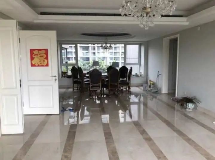 杭州一套江景豪宅拍卖，2890万成交，比起拍价足足高出930万休闲区蓝鸢梦想 - Www.slyday.coM