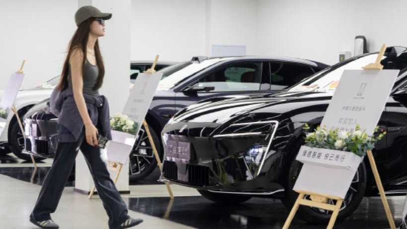 中国“增程车”市场又变了：第一名再换车型，单月销量涨到1万台