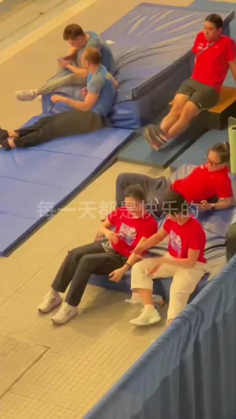 全红婵和昌雅妮在玩什么太可爱了