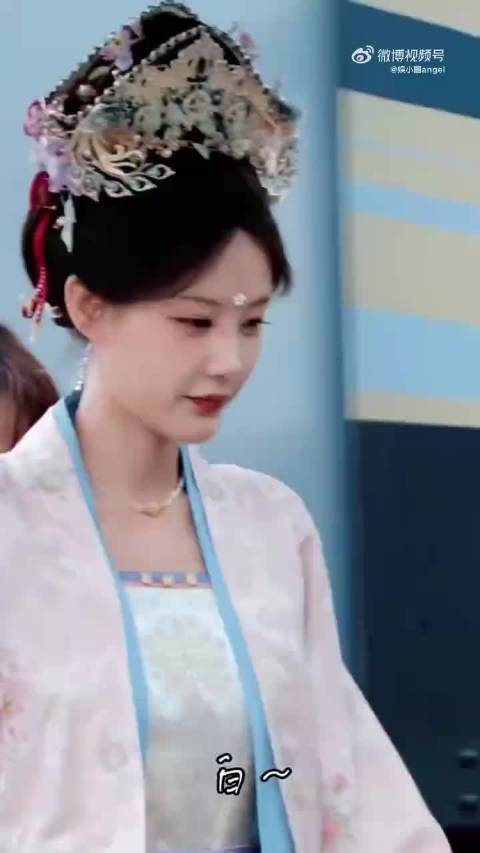 李一桐《金枝》路透仪态绝了,宋制造型清雅又贵气,古典气质拉满,古装颜值依旧稳定能