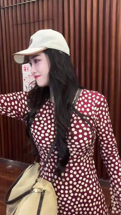 王子文用胶片机记录张馨予舞台剧