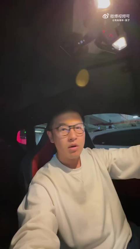 感受下原地声浪!四缸300马力的宝马X1 M35Li 