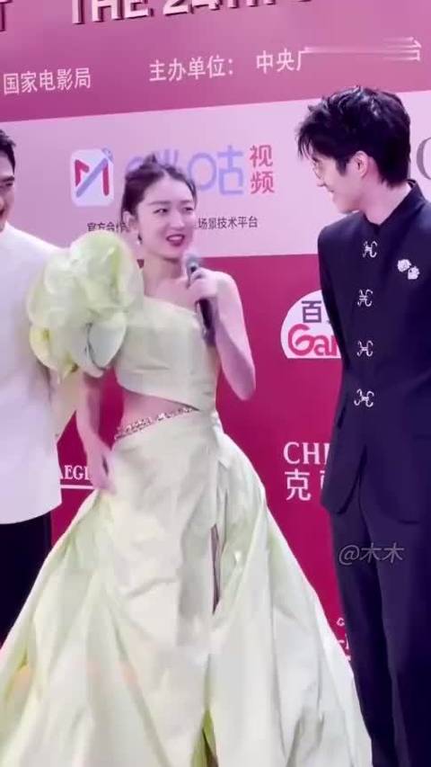 狗仔曝三金影后与前男友复合，周冬雨刘昊然被点名，曾传出好事将近