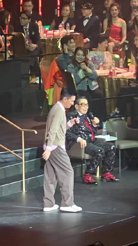 胡枫红馆开唱，张家辉献唱《忘情水水水》