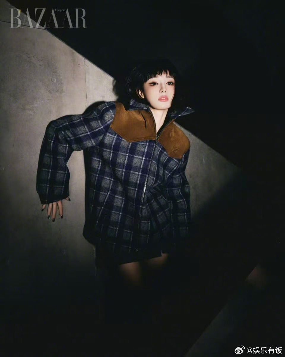 彭小苒登越南芭莎新年封面，跨界演绎快慢节奏