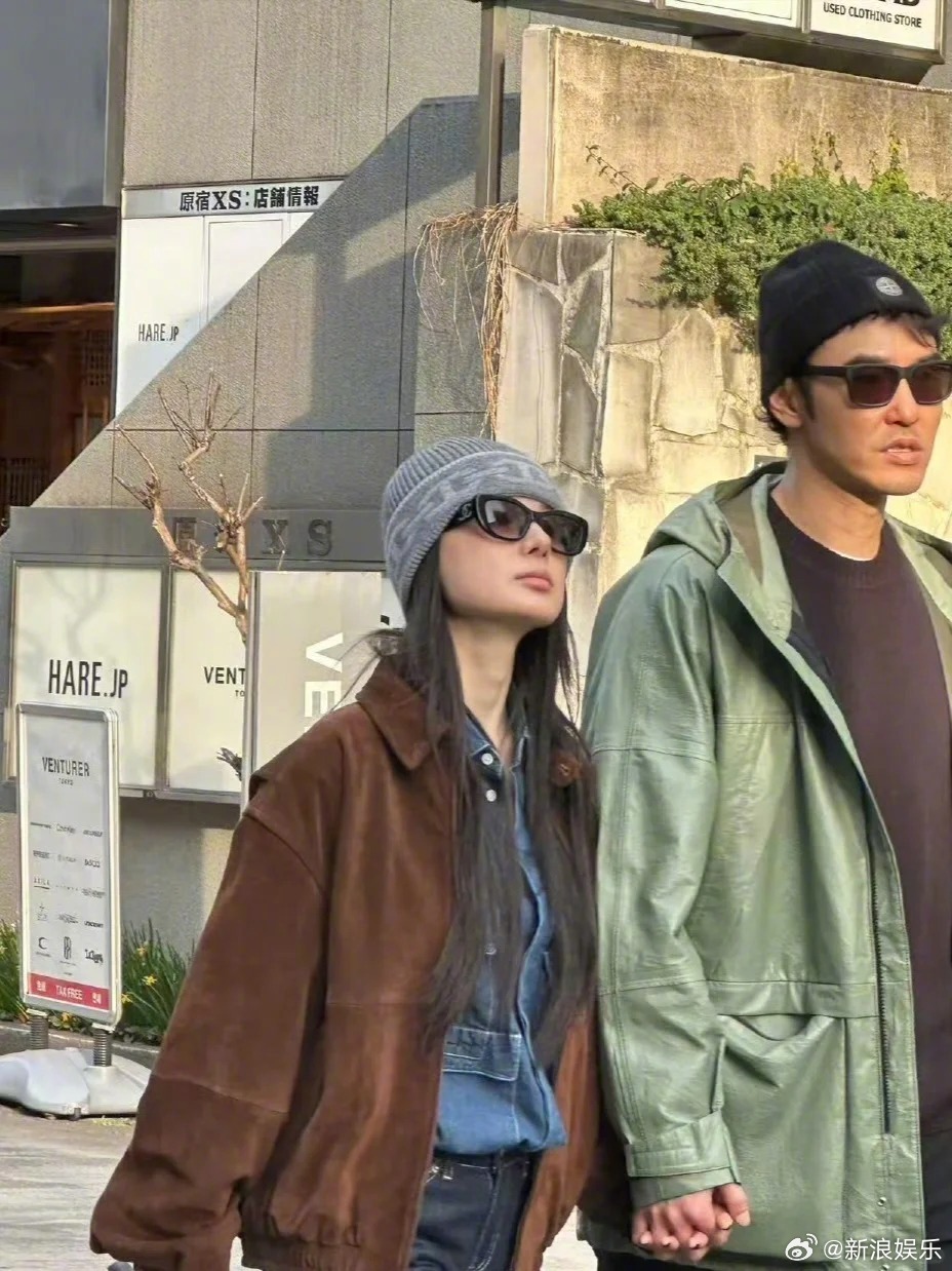 阮经天与女友东京同游十指紧扣，经纪人称不便回应