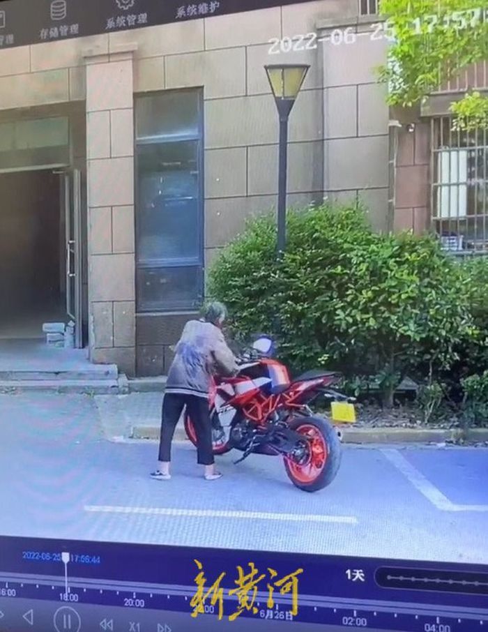 老人推倒摩托车后续：车主已正式对老人继承人提起民事诉讼