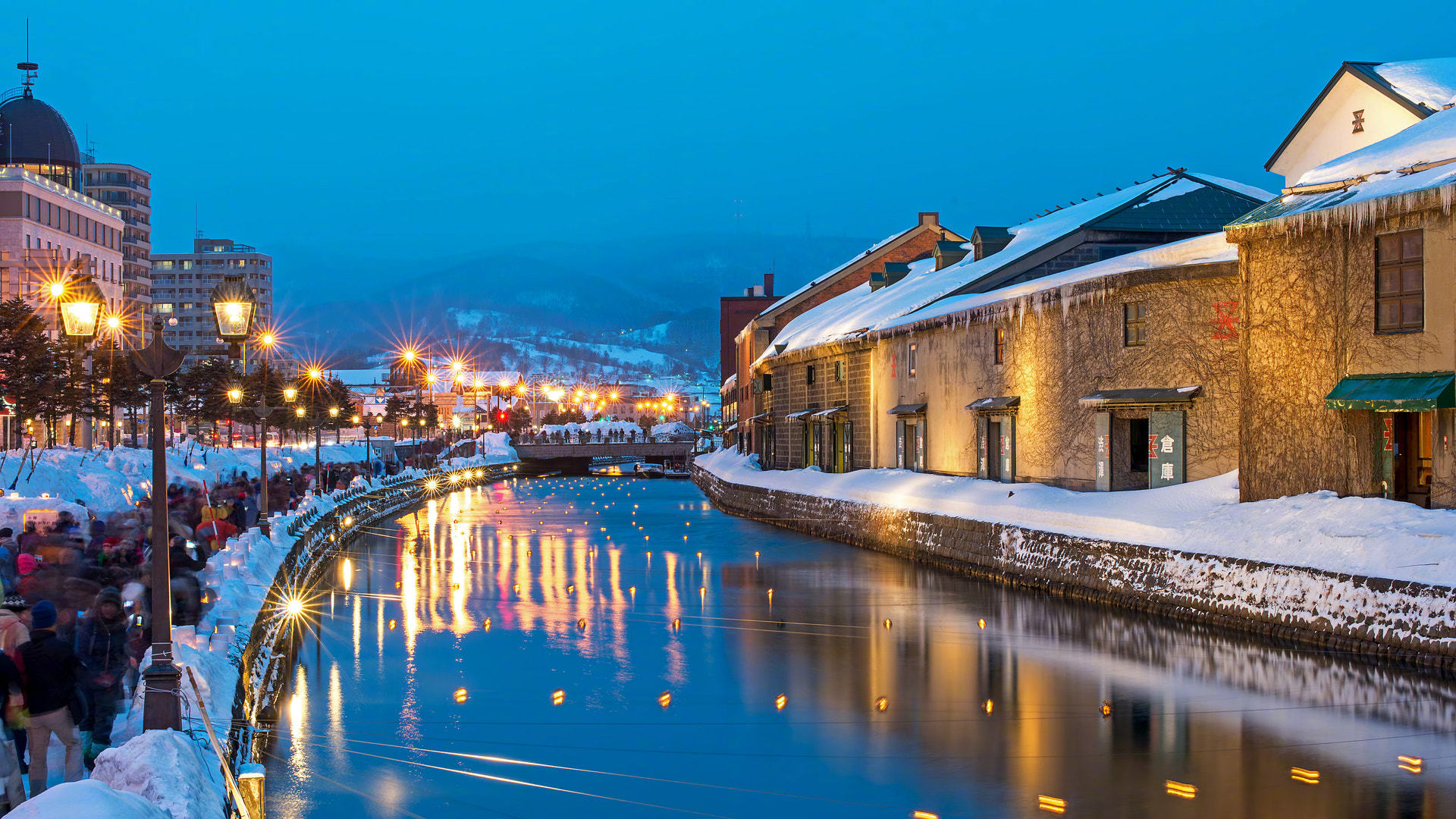 小樽运河是小樽乃至北海道的一大标志性景观,因电影《情书》而闻名