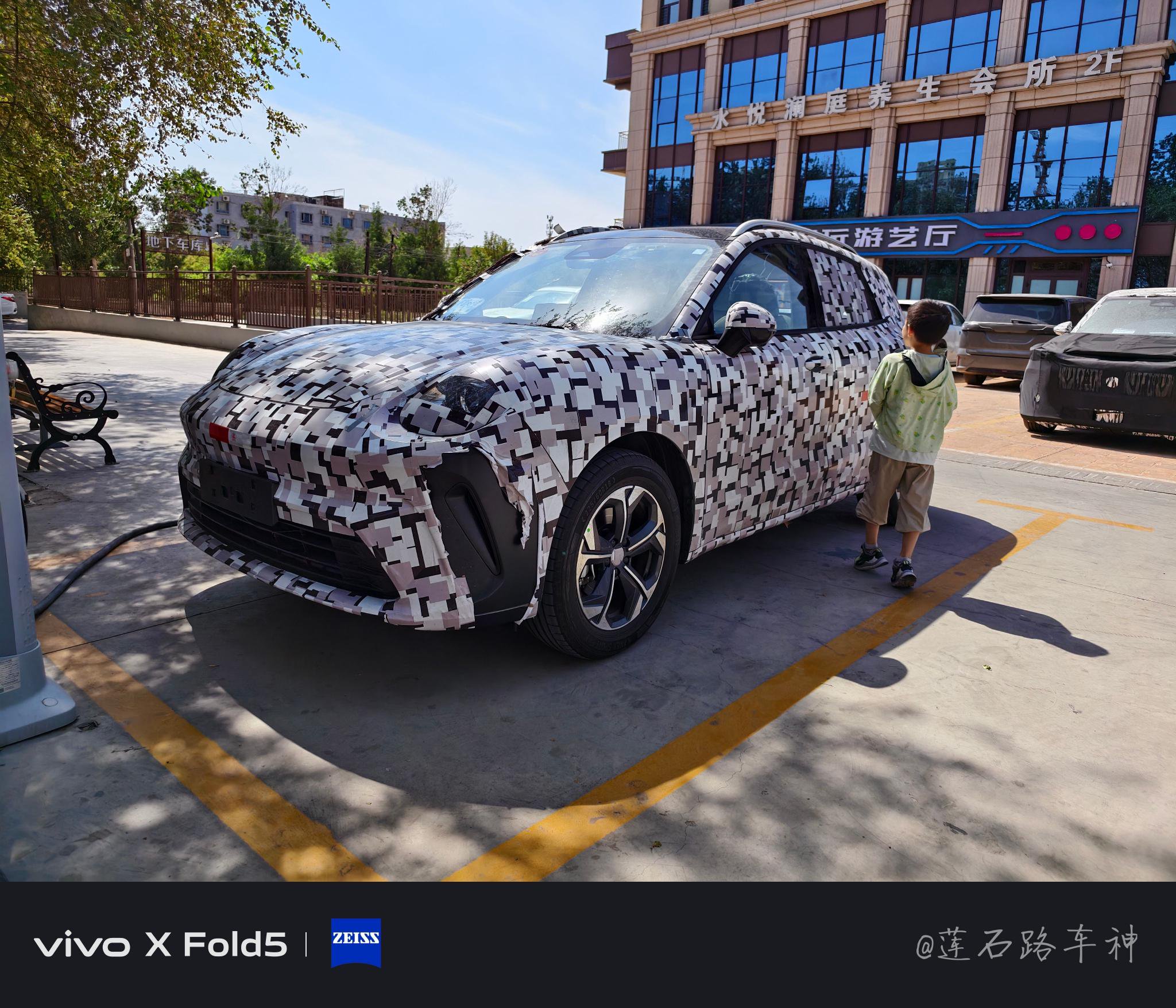 欧拉新车曝光，尺寸略大好猫、配行李架，内饰精致似甜品店