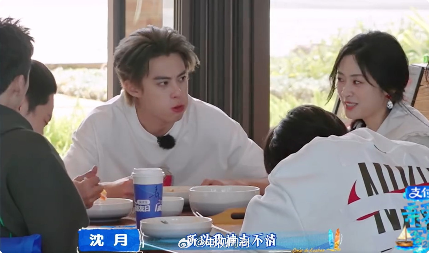 秦岚一盯梢，徐志胜秒慌，沈月搞笑救场，组合名太有记忆点