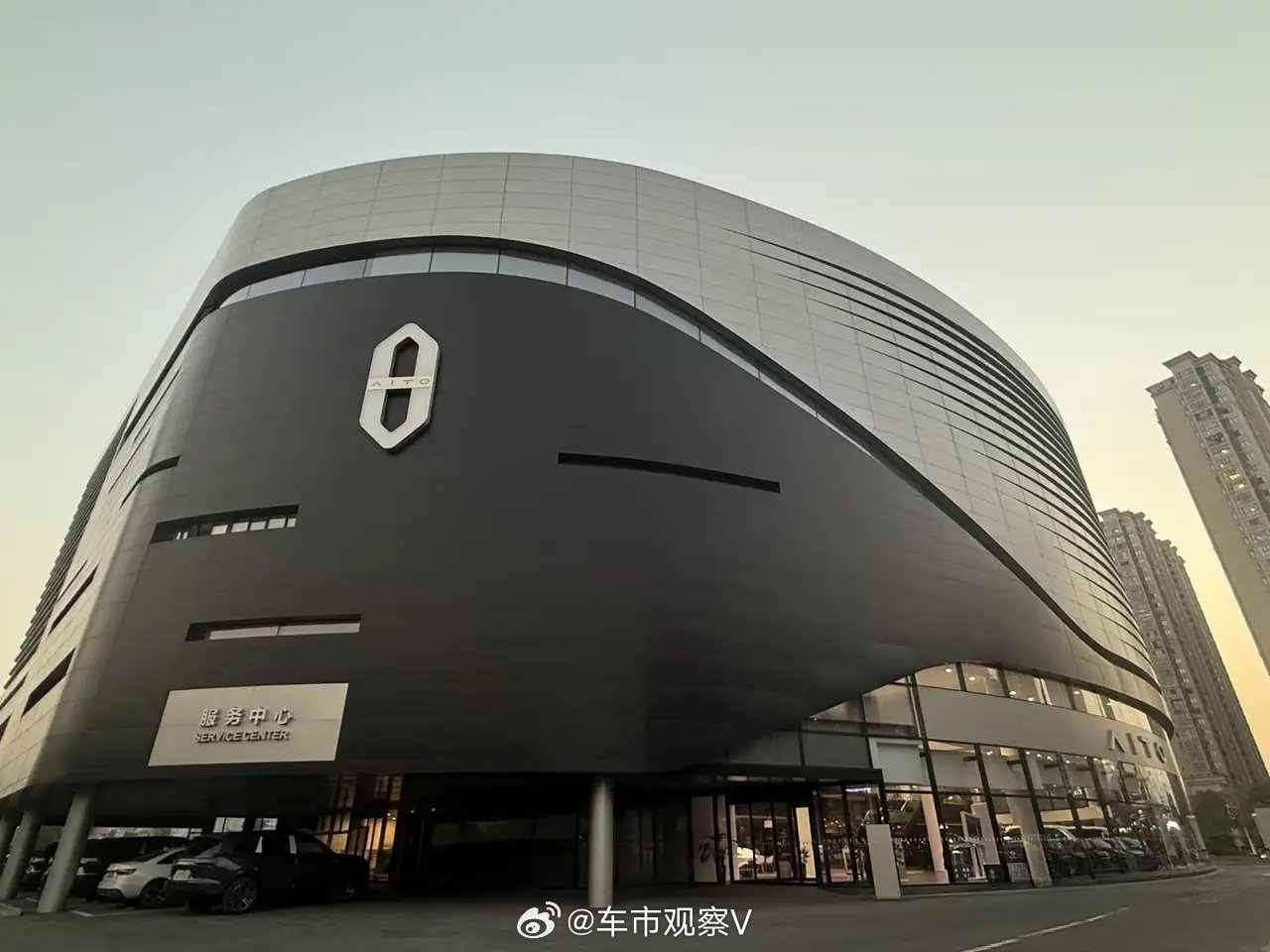 长沙最大奔驰4S店关闭，摇身一变经改造后，变身为问界旗舰店