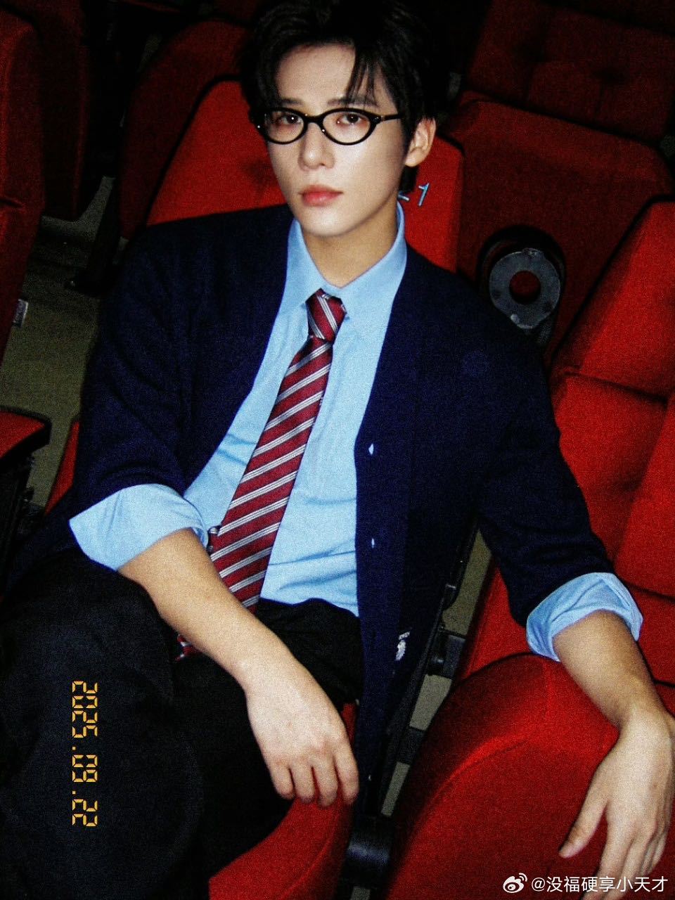 王安宇王大娃祝福大侦探生日，愿每案真相大白