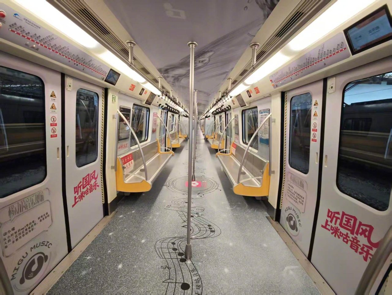 薛之谦音乐符号开进成都地铁，首列音乐主题列车落地