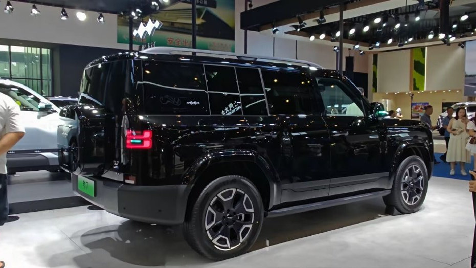 都说顶配就是智商税？但85%的人选了方程豹钛7顶配版，为什么