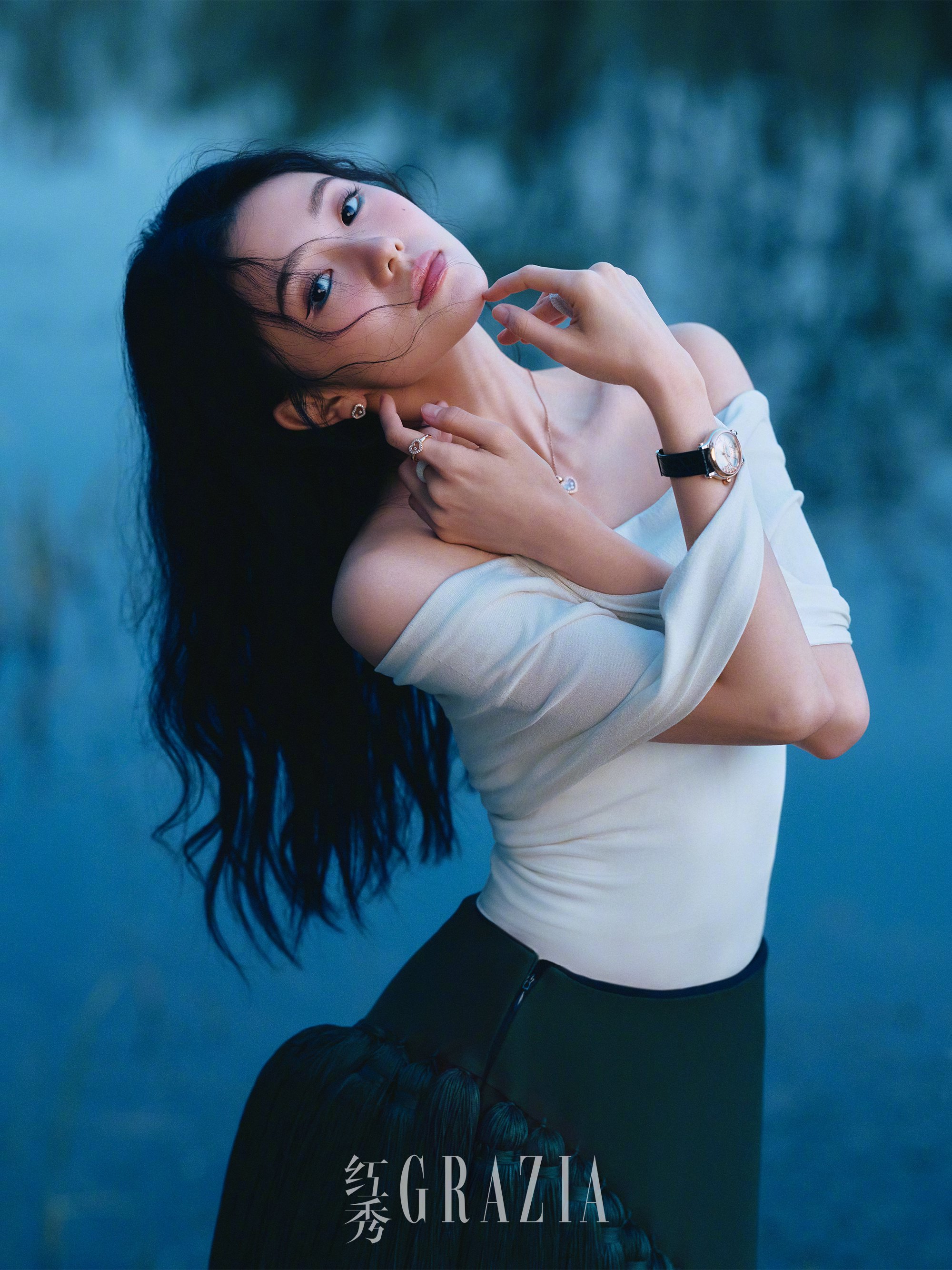 刘浩存成为Chopard大使 一同释出的这组《红秀》5月刊封面宣传大片也拍的美