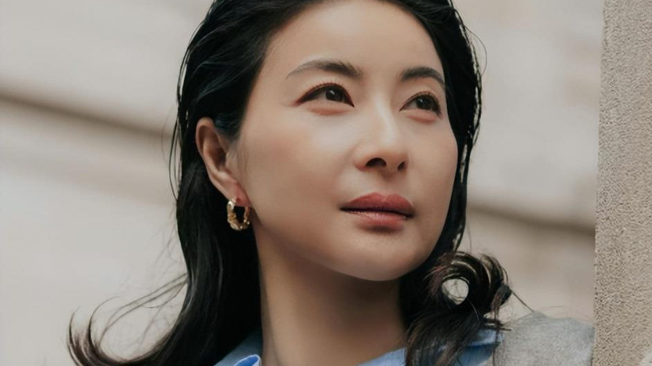 霍启刚高调宣布喜讯仨月，郭晶晶再破天花板，令整个贵妇圈失语了