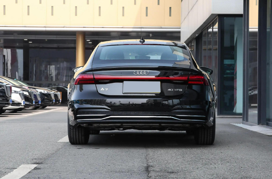 帅就完了!奥迪A7对比宝马6系GT,谁更吸引年轻人?