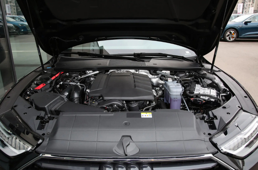 帅就完了!奥迪A7对比宝马6系GT,谁更吸引年轻人?