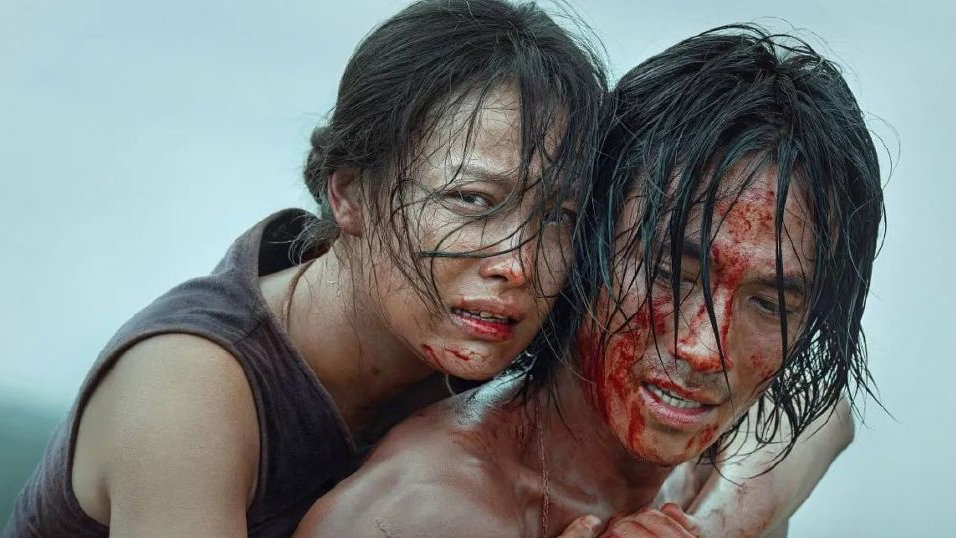 《东极岛》口碑崩了，朱一龙不背锅！中国渔民救人拍成加勒比海盗