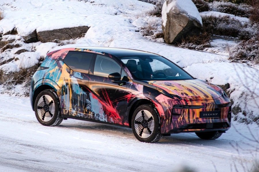 定位紧凑型 SUV,极氪003原型车谍照曝光,或于4月亮相 定位紧凑型 SUV,极氪003原型车谍照曝光,或于4月亮相
