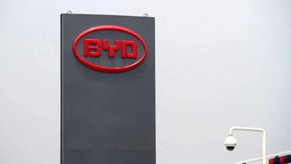 比亚迪：惭愧啊，今年300万辆的销量已经完成了