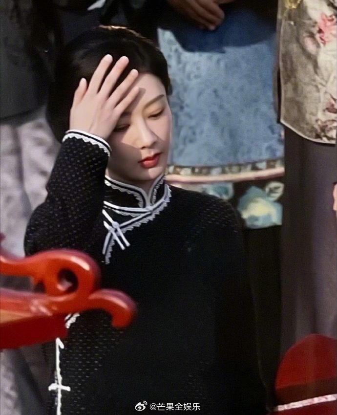 杨紫《玉兰花开君再来》民国旗袍盘发造型曝光