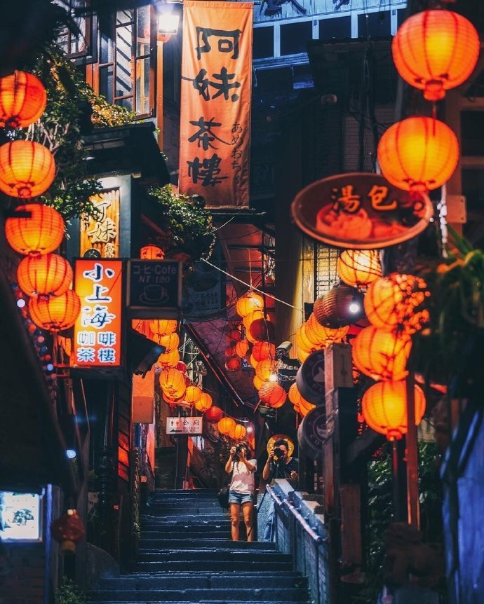 因台湾电影 悲情城市 而名声大噪的九份老街