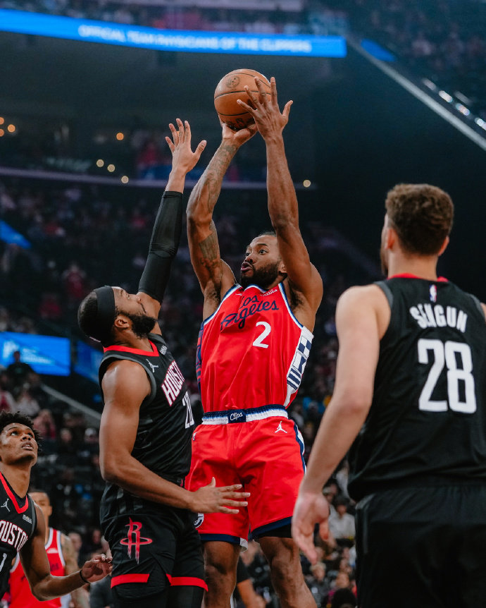 背靠背大胜强敌后，伦纳德爆发之夜能否成为洛杉矶快船赛季的真正转折点？