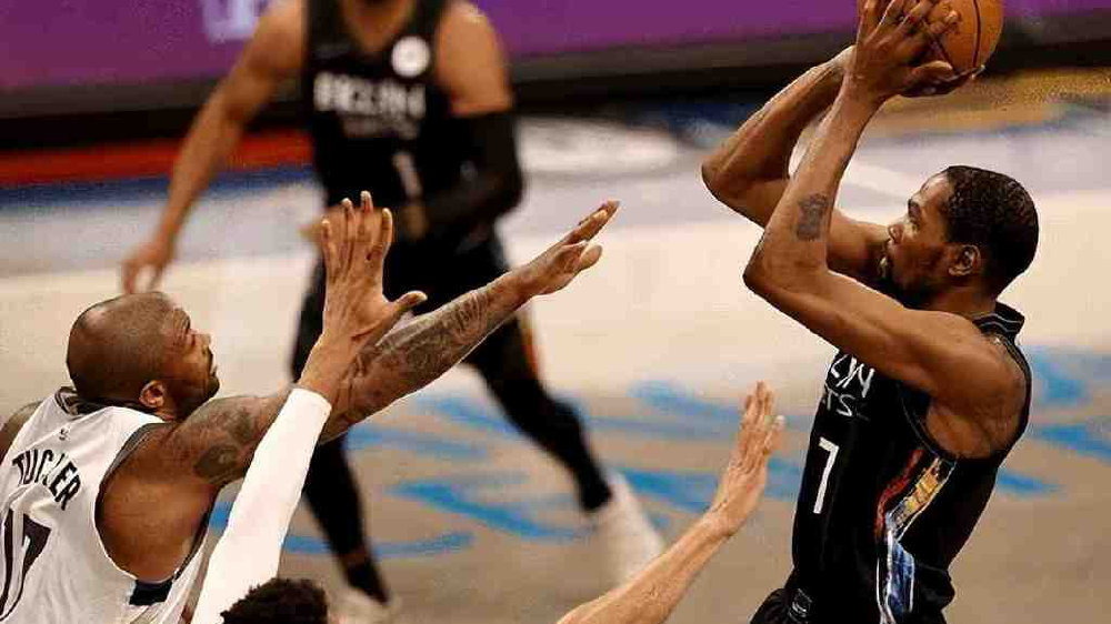 杜兰特布克双星闪耀太阳主场誓夺胜利