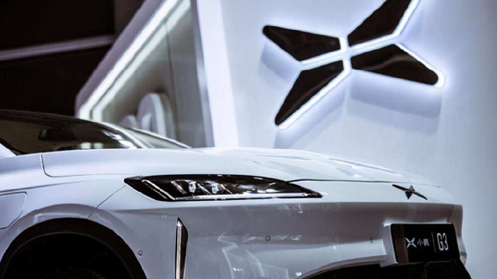 理想和蔚来车主傻眼了，小鹏最高降价3.6万