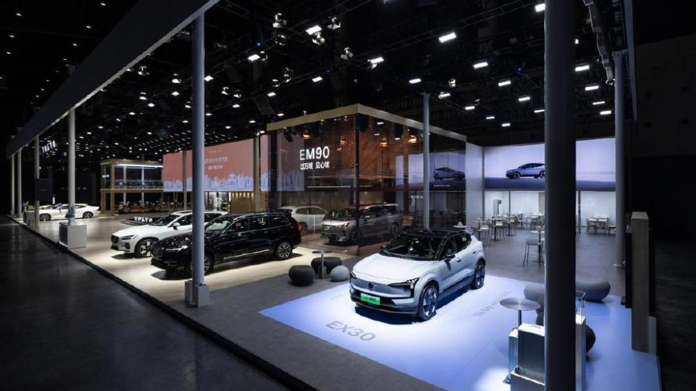 车展上讲物理课？袁小林对话张朝阳，把沃尔沃的插混动力说清楚