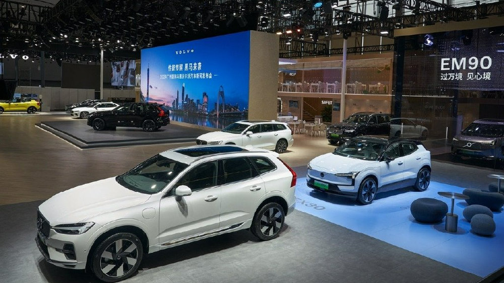 性能觉醒，黑马来袭，沃尔沃XC60极夜黑于广州车展耀目上市