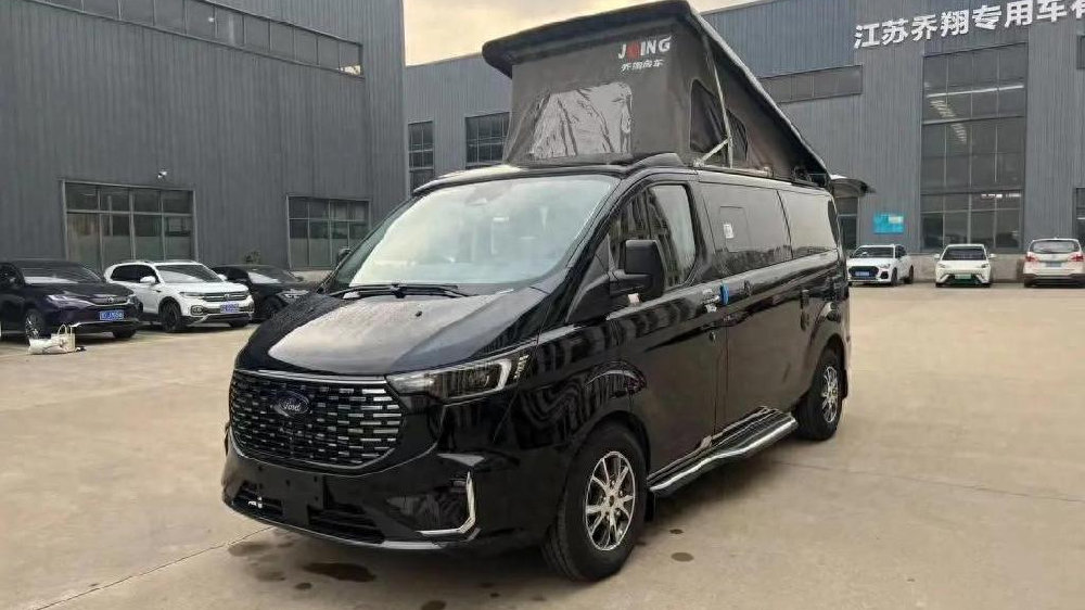 乔翔福特V362宿营车 中轴低顶底盘 软升顶设计 灵活空间