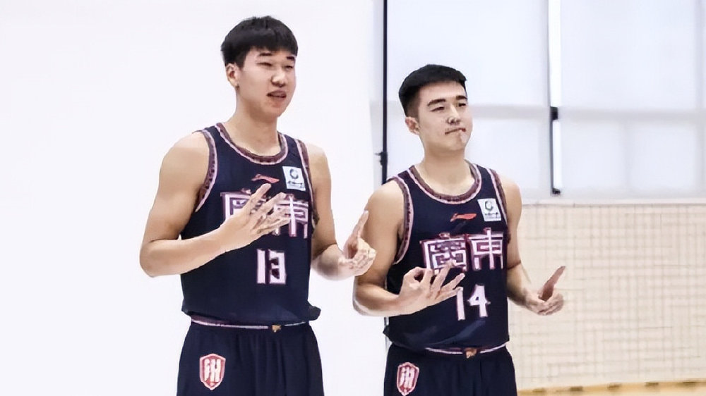 广东刺头辟谣离队，闵鹿蕾被喊下课！广州新星遭禁赛，朱旭航体测