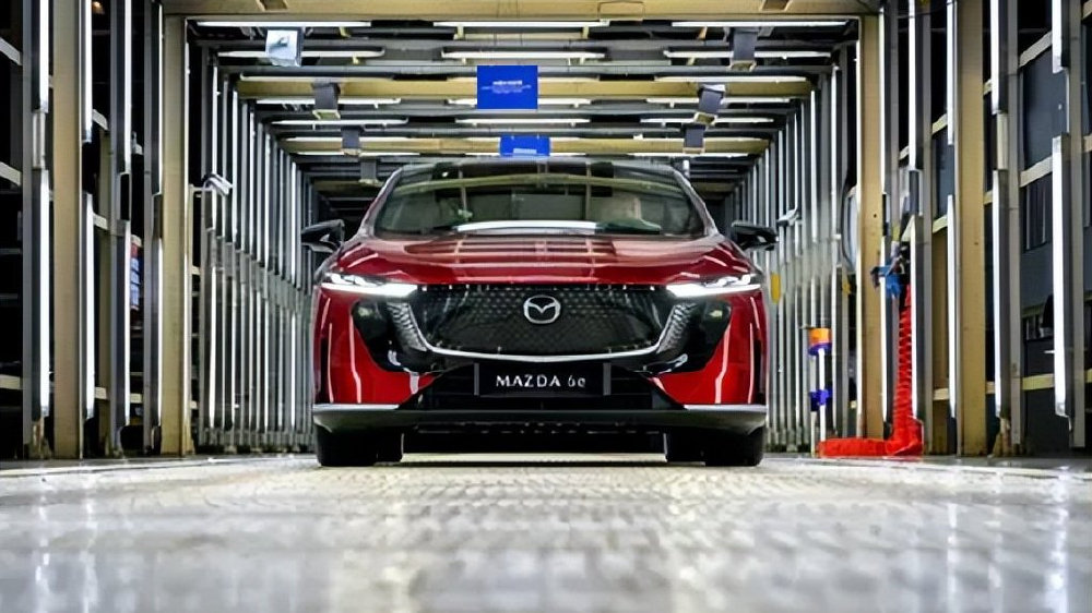 马自达“特供”欧洲？6e南京造，9气囊+大电池，比国内版强在哪？