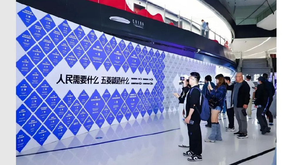 “国民神车”奔向“电智先锋”