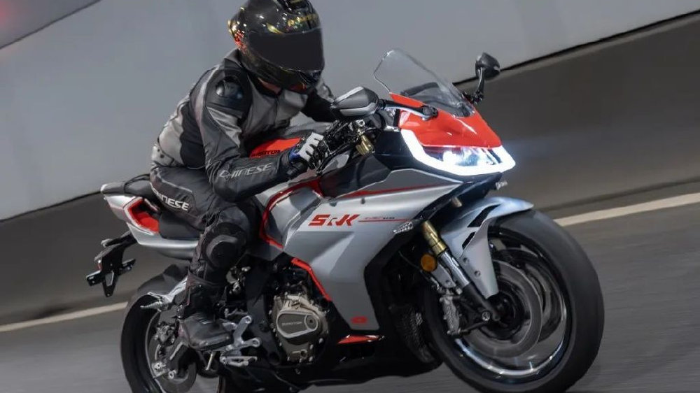 人称四缸仿赛新一哥？钱江赛421全面解读