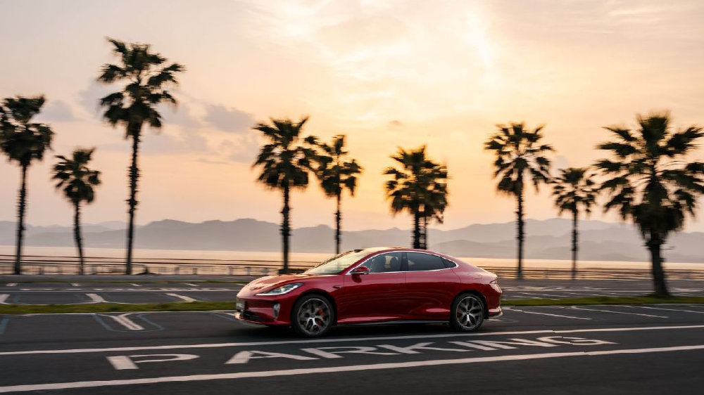 智己汽车发布线控数字底盘技术 开启“具身智能”新时代