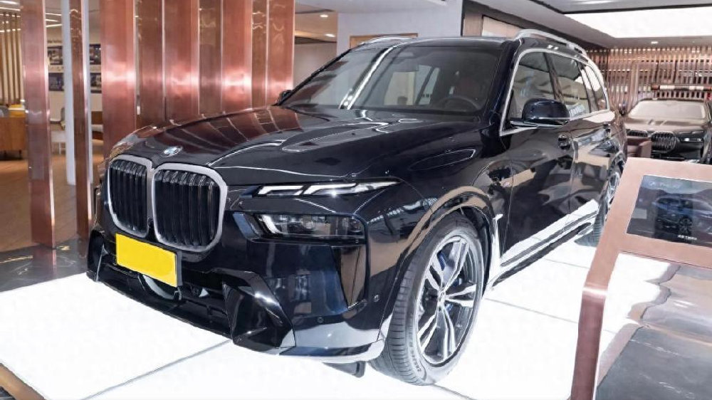 宝马加入“价格战”，降幅30万，入门就配3.0T动力，带你看宝马X7