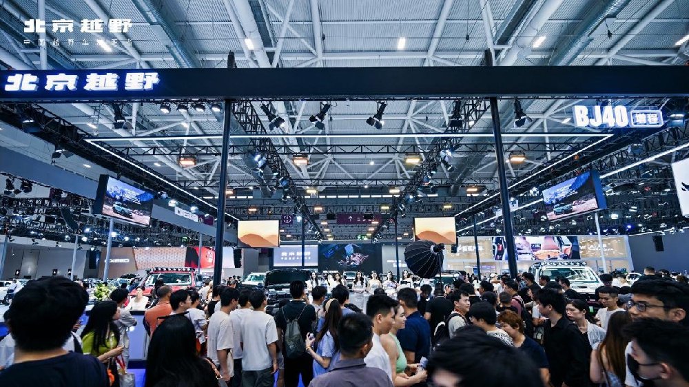 爆款方盒子强势占位，北京越野燃爆 2025 年粤港澳车展